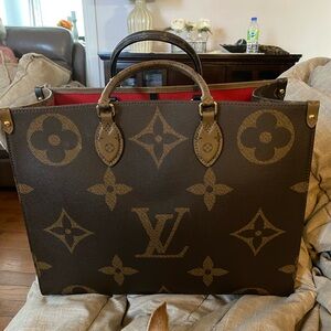 Giant Shoulder Bag *Read Description